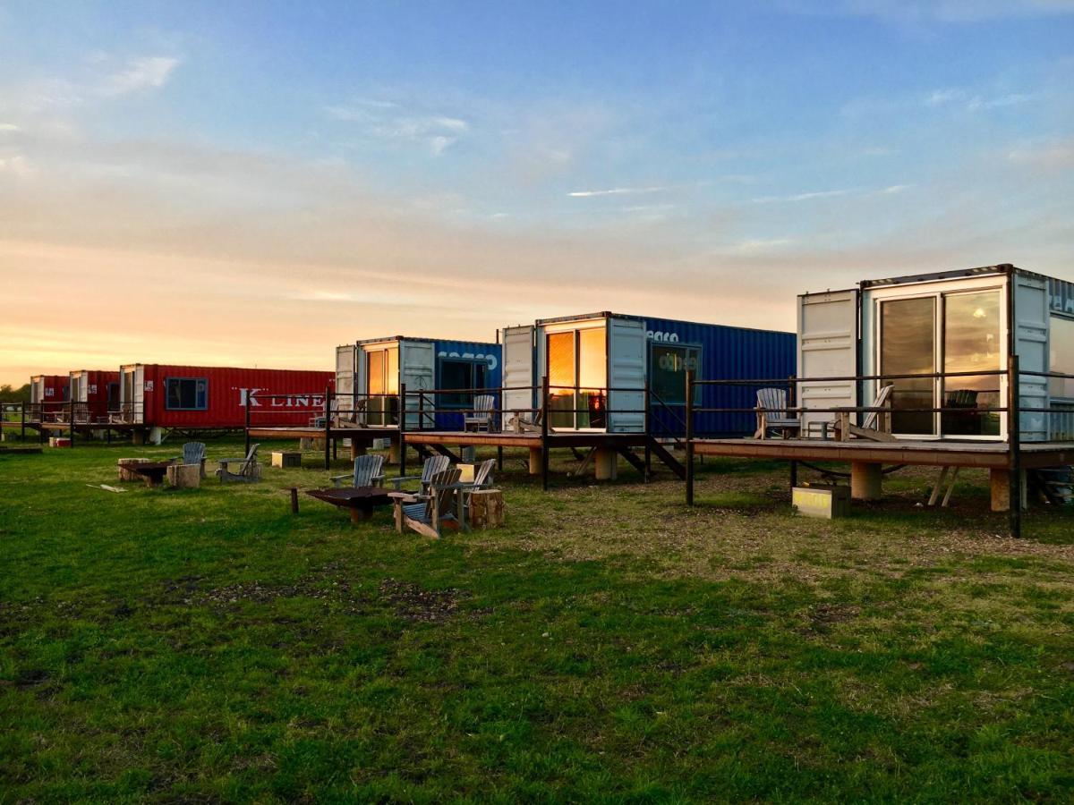 Round Top Flophouze Shipping Container Hotel المظهر الخارجي الصورة