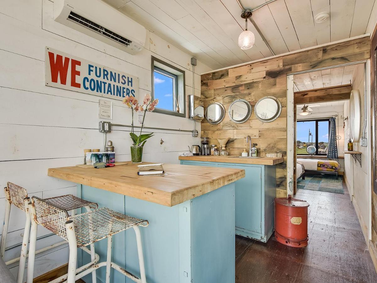 Round Top Flophouze Shipping Container Hotel المظهر الخارجي الصورة