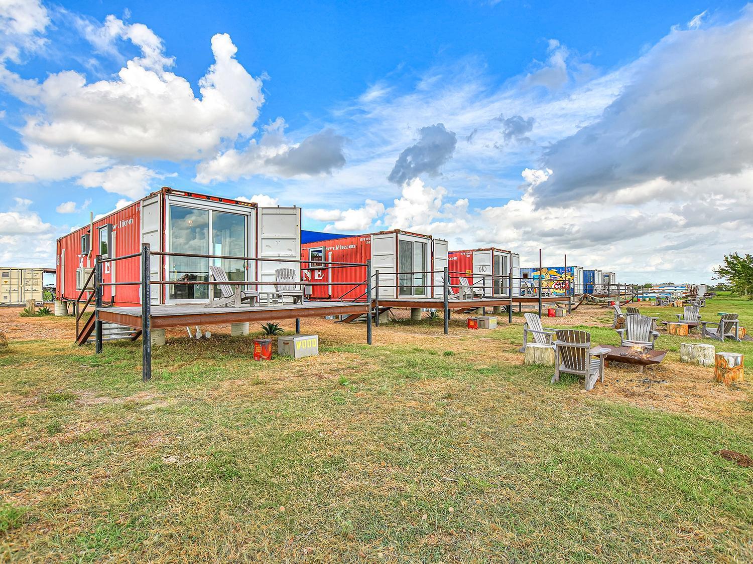 Round Top Flophouze Shipping Container Hotel المظهر الخارجي الصورة